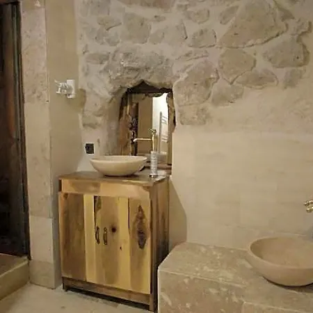 Euphoria Cave House Hotel 3*