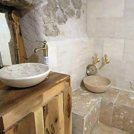 Hotel Euphoria Cave House