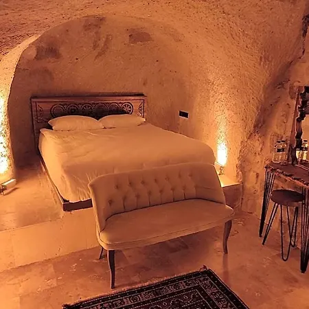 Euphoria Cave House Hotel 3*