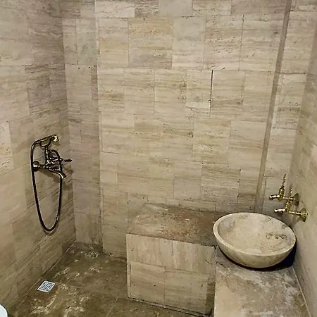 Hotel Euphoria Cave House